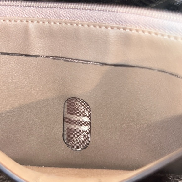 Lodi’s Compact Wallet - Picture 3 of 5